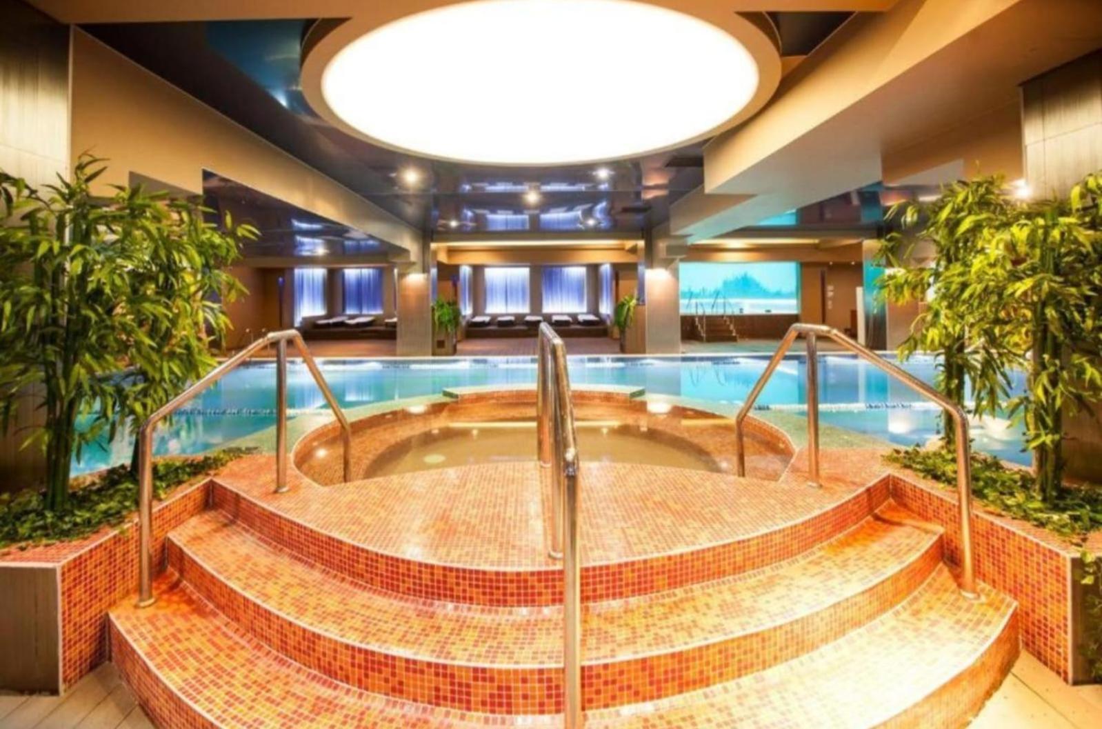 Love Room Бухарест Экстерьер фото
