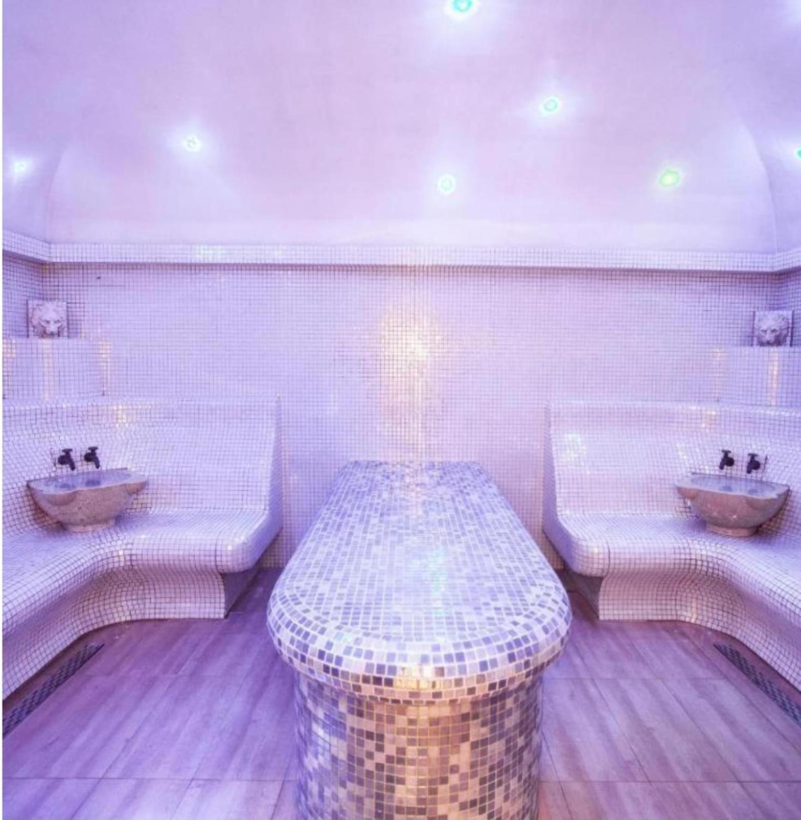 Love Room Бухарест Экстерьер фото