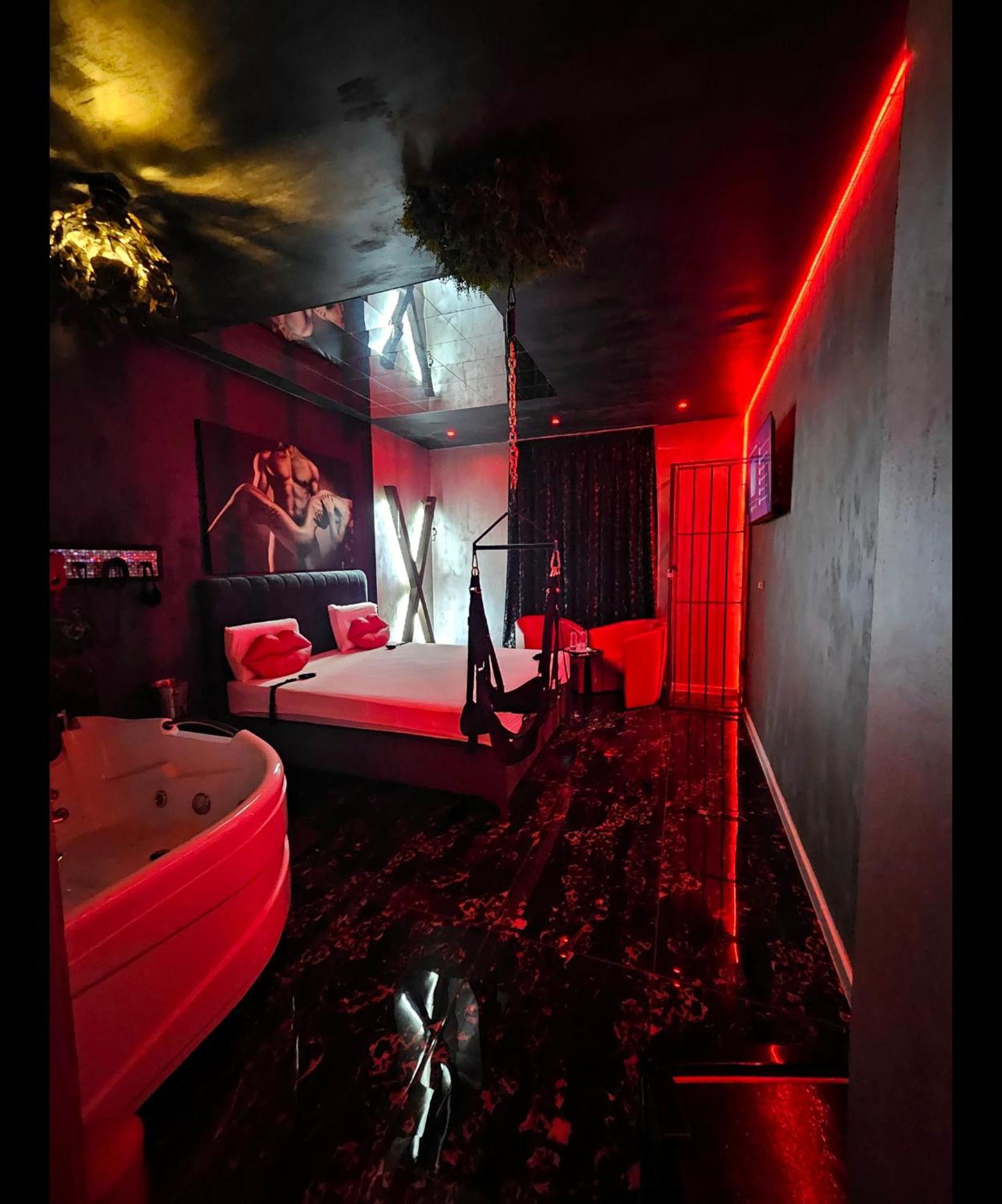 Love Room Бухарест Экстерьер фото