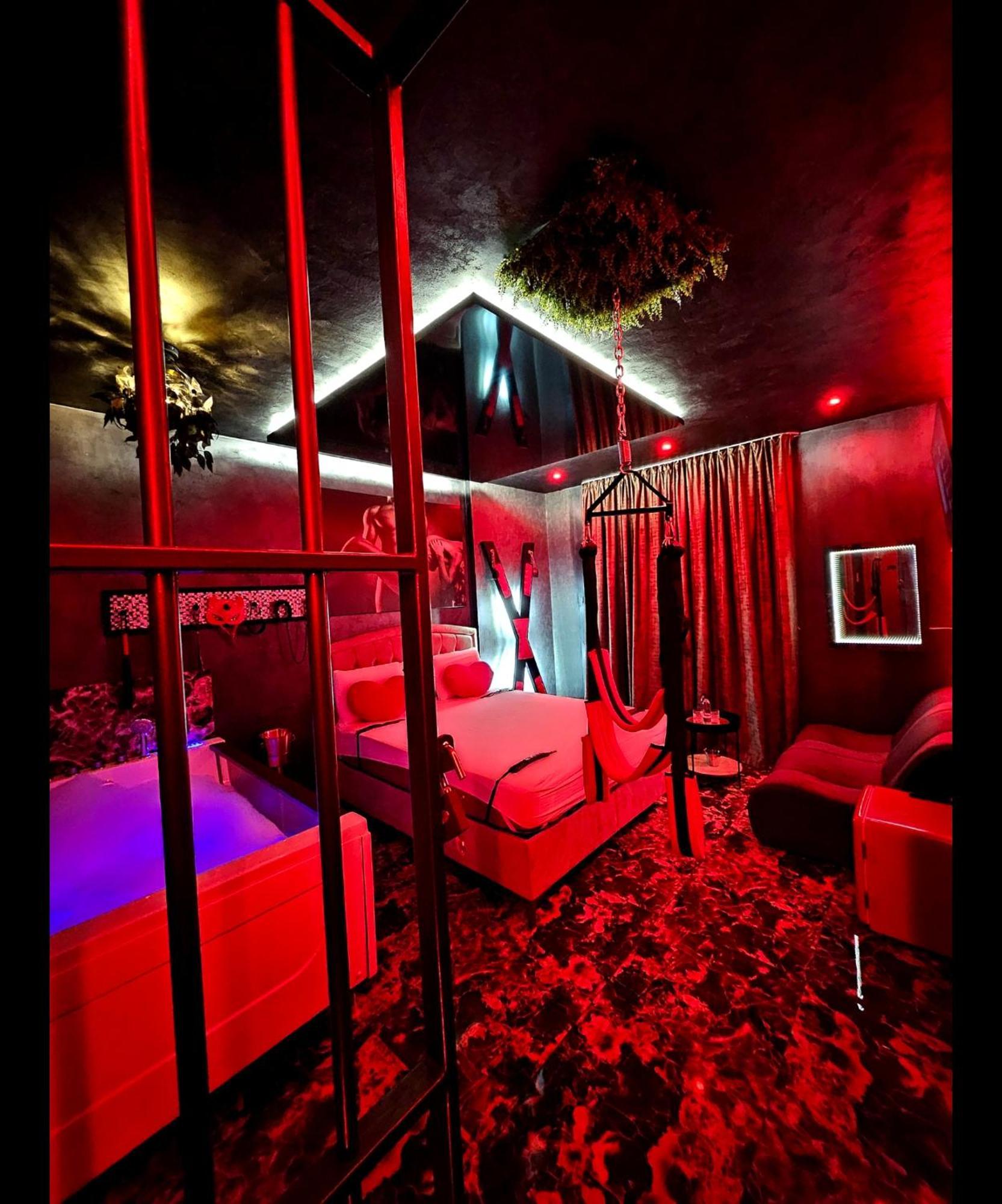 Love Room Бухарест Экстерьер фото